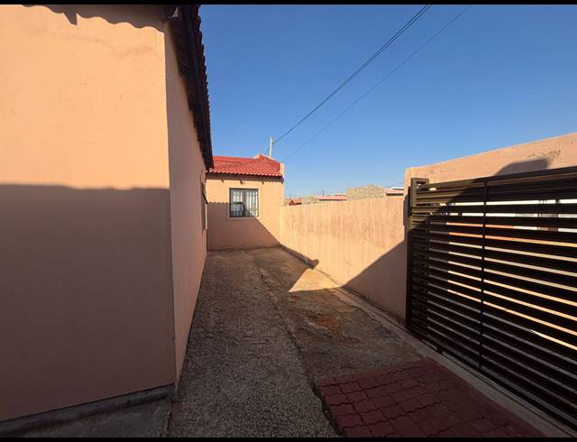 4 BEDROOM HOUSE FOR SALE IN SAVANNA CITY